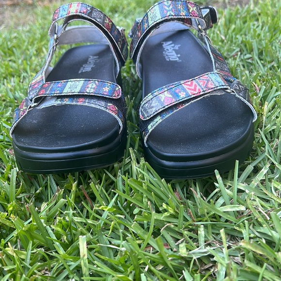 ⭐️ Algeria Velcro Sandals - Picture 2 of 14